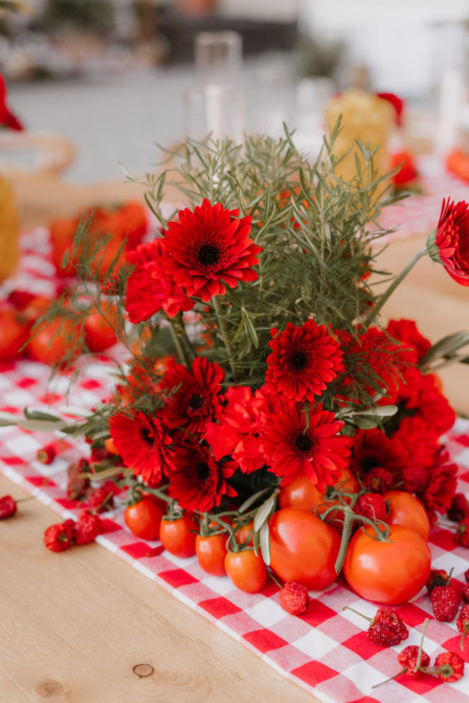 Florales Centerpiece für Hochzeit in Siegburg mit Gerbera und Rosmarin